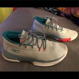 Under armor youth 7 shoes